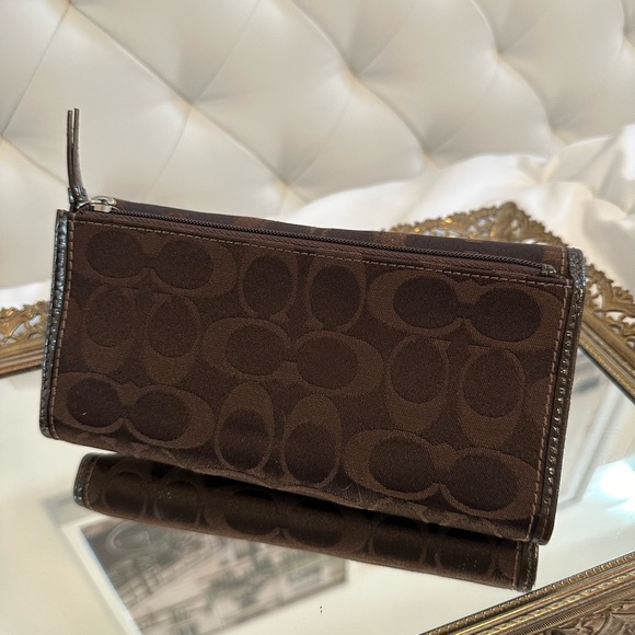 Beautiful Brown Coach Wallet !! - Picture 3 of 8